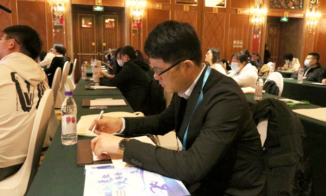 图:我院郑家琛主任与会.jpg